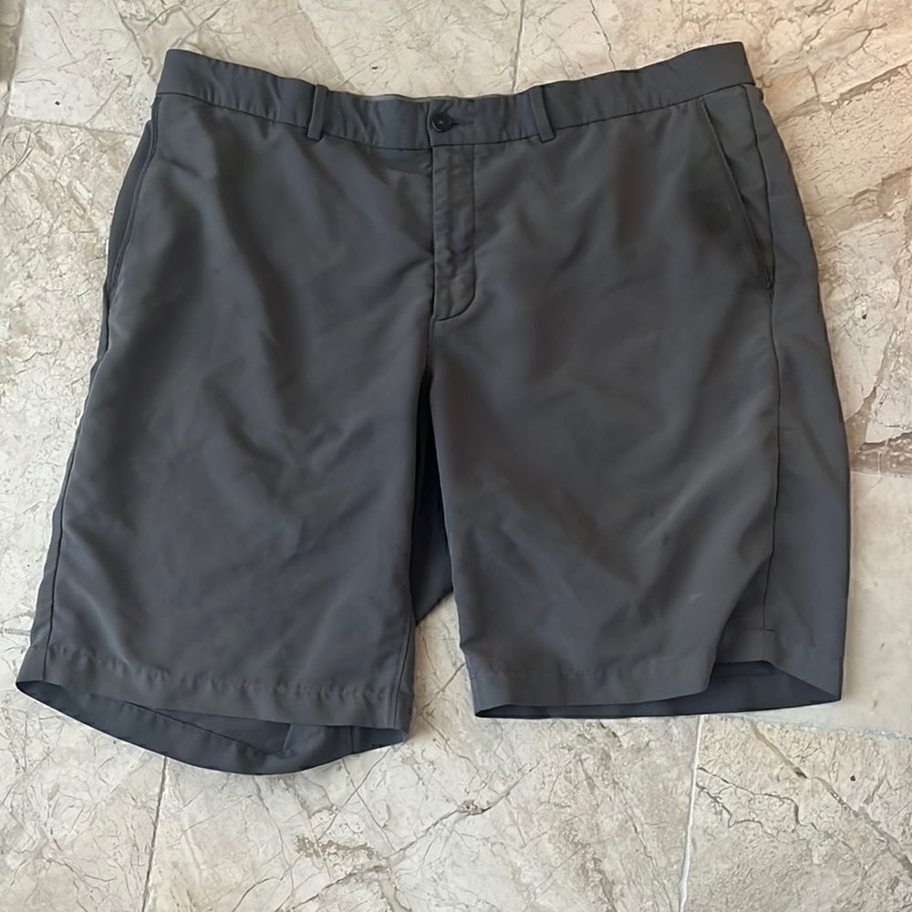 Nike Golf men’s gray shorts size 38, EUC